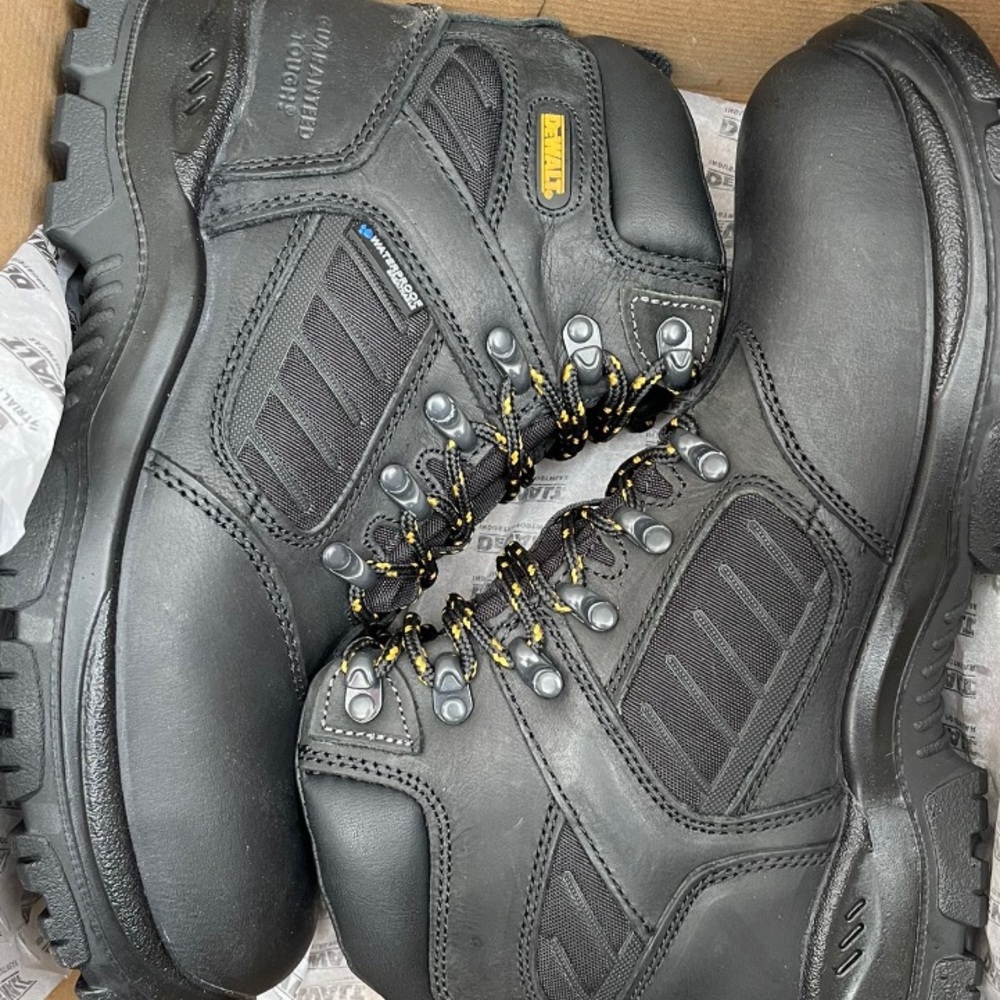 Good working boots, brand new never worn.